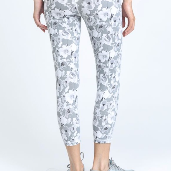 HIGH WAIST FLORAL CAPRI LEGGING (PETITES) - Picture 5 of 6